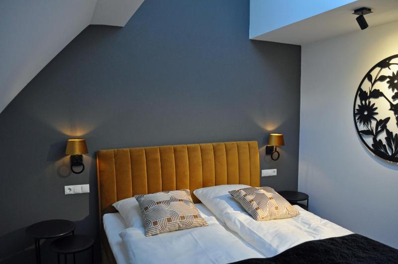 Large Double Room image 4