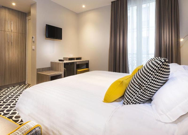 Superior Double or Twin Room image 4