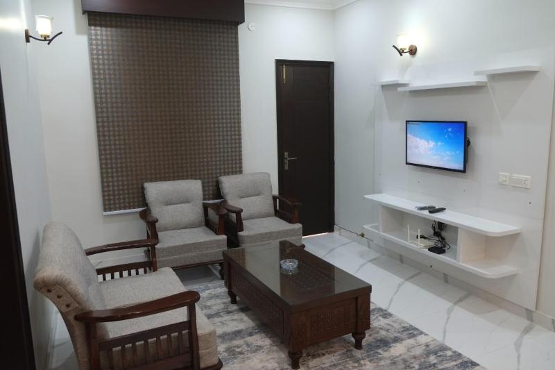 Al Rasheed Apartments second floor apartment - image 16