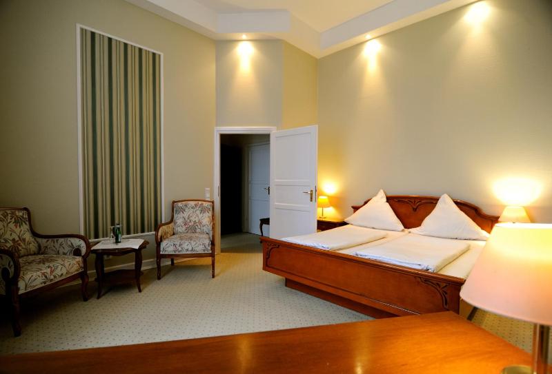 Double Room image 2