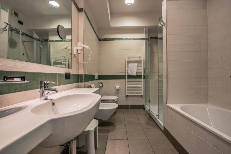 Superior Double Room with Sea View image 2