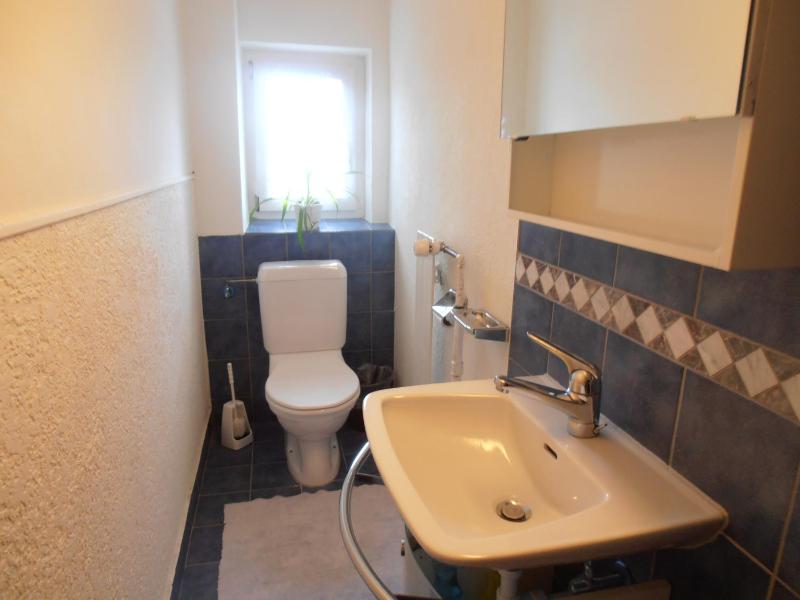 Single Room with Shared Bathroom image 3