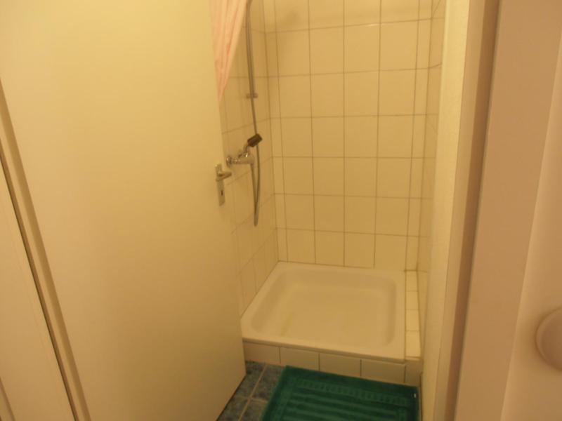 Single Room with Shared Bathroom image 2