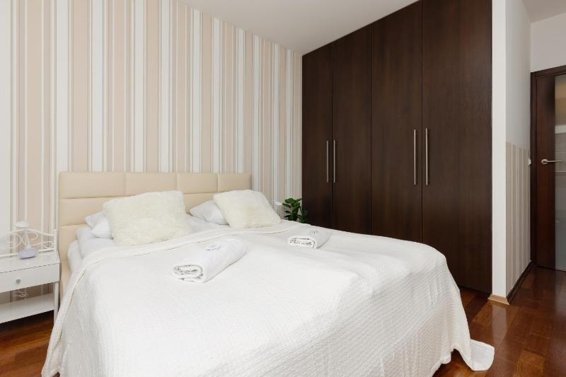 Apartments Mokotów Obrzeżna by Noclegi Renters - image 11