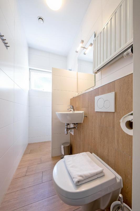 Double Room image 3