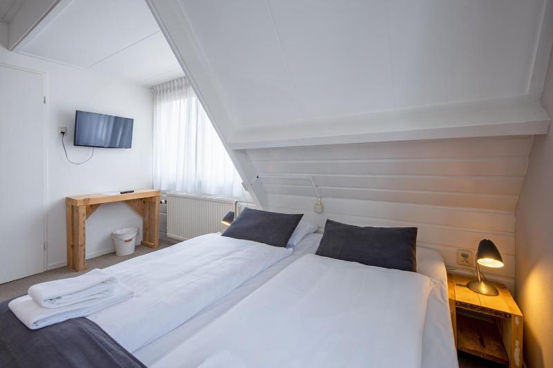 Standard Double Room with Bath image 2
