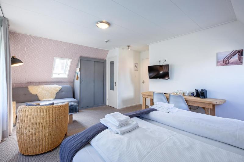 Deluxe King Room image 1