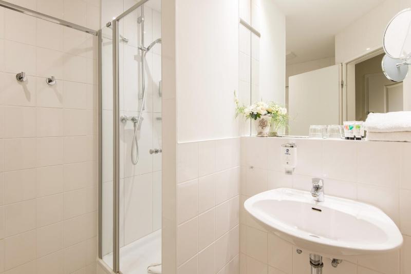 Standard Single Room image 4