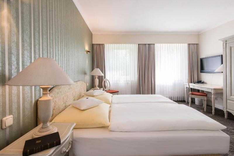 Standard Double Room image 3