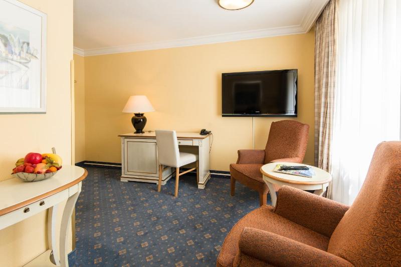 Deluxe Double Room with Lake View and Balcony image 1