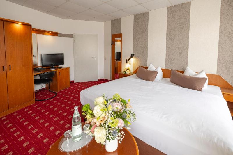 Double Room image 4
