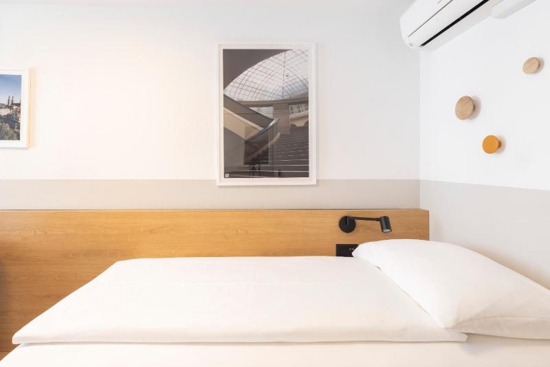 Single Room image 1