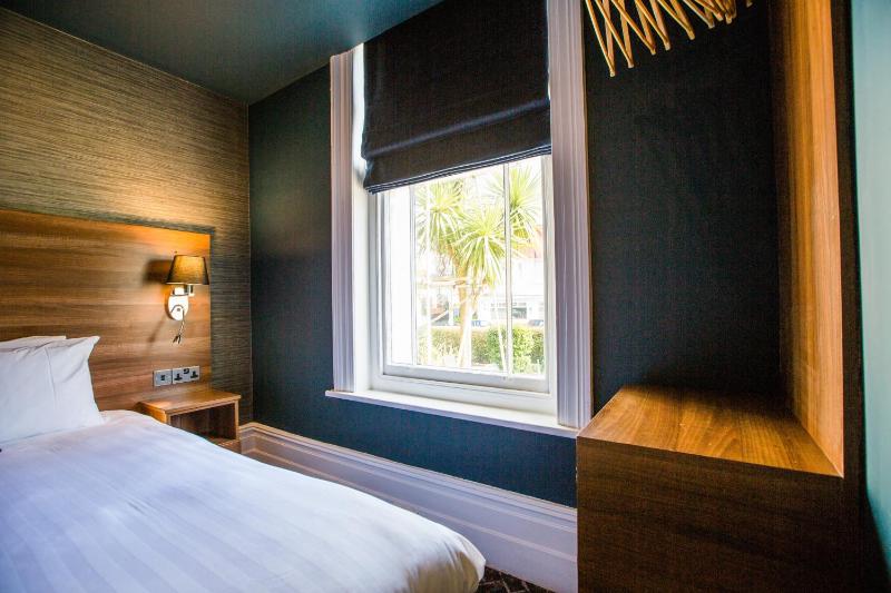 Standard Double Room image 2