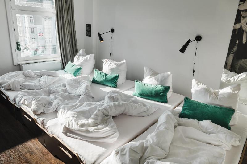 Quadruple Room image 4