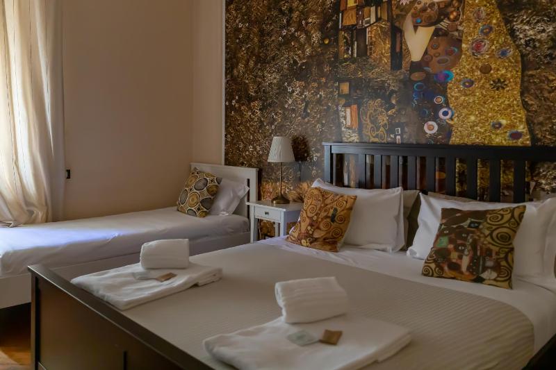Triple Room with Shared Bathroom image 4