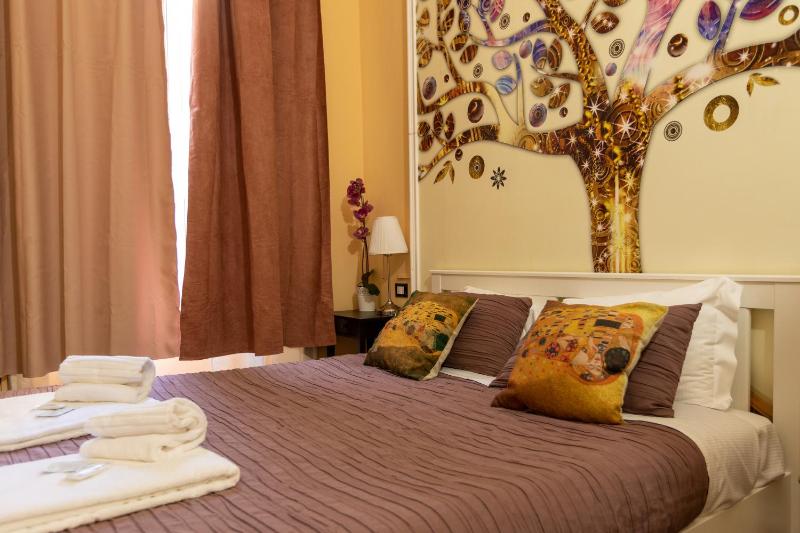 Small Double Room image 4