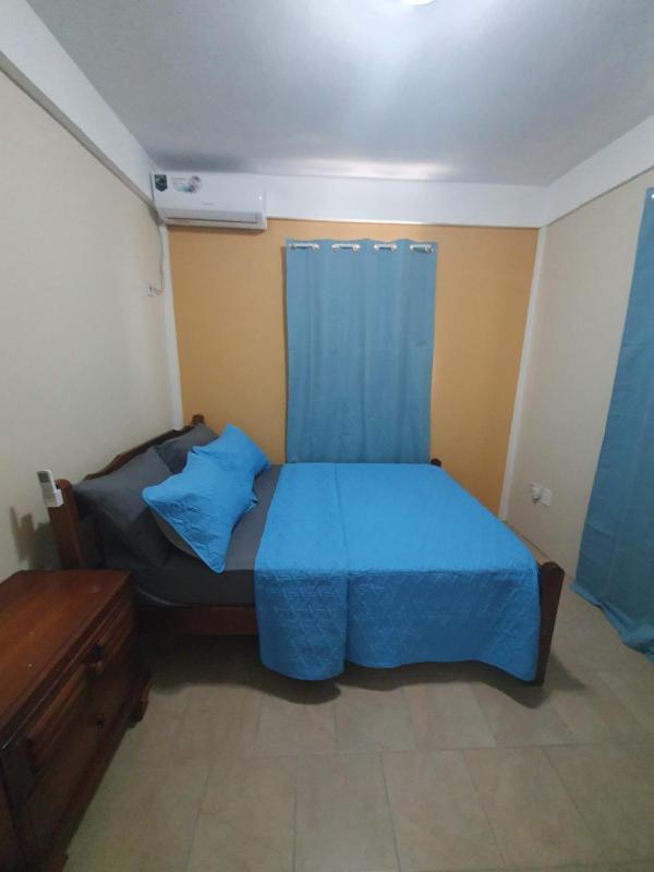 Lovely 2 Bedroom Apartment with shared pool - image 11