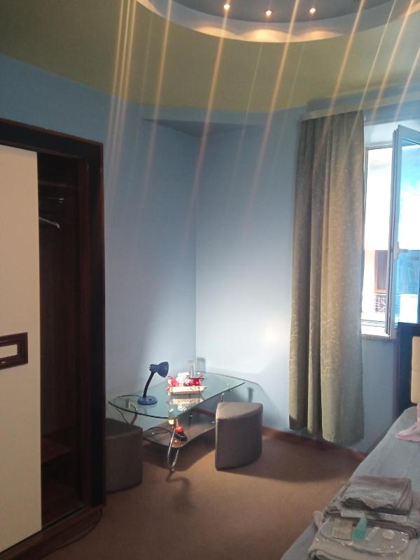 Budget Double Room image 3