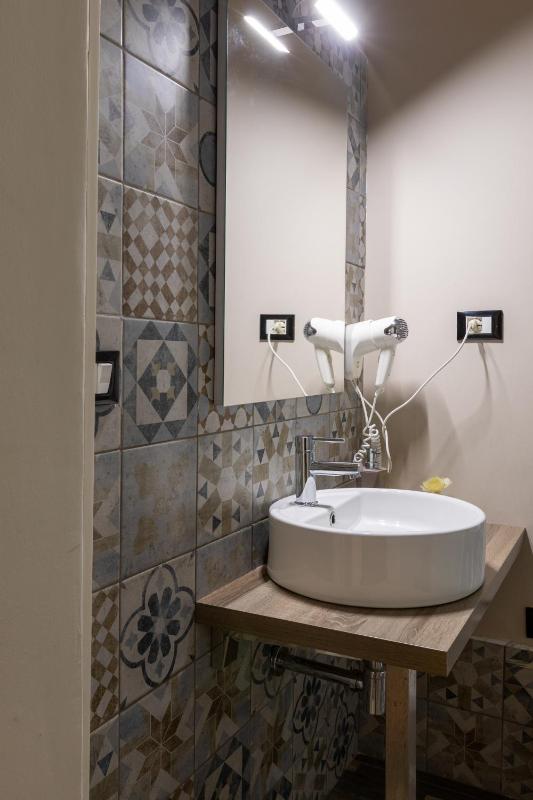 Quadruple Room with Private Bathroom image 3