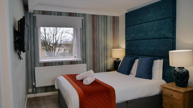 Small Double Room image 1