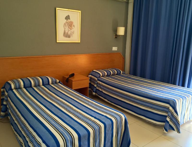 Single Room image 3