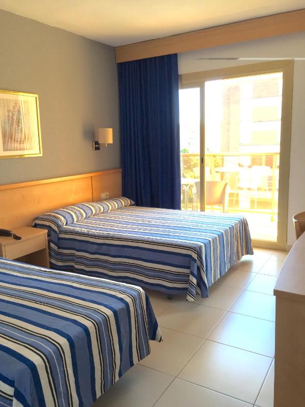 Standard Triple Room image 2