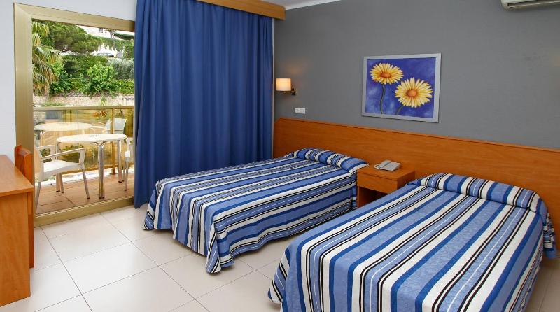 Double Room image 4