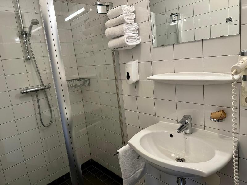 Standard Double Room with Shared Toilet image 4