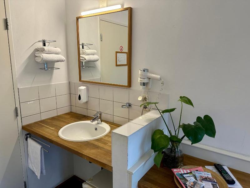 Budget Single Room image 4