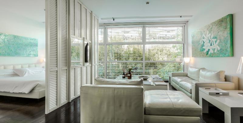 Executive Suite image 4