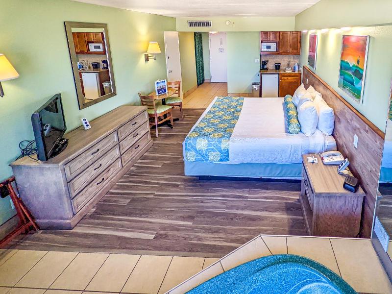 Oceanfront King Whirlpool room image 2