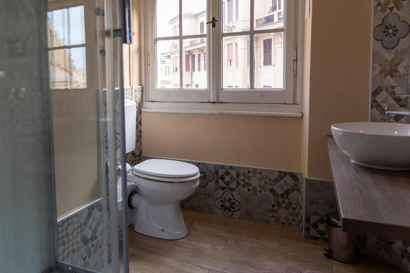 Small Single Room image 2