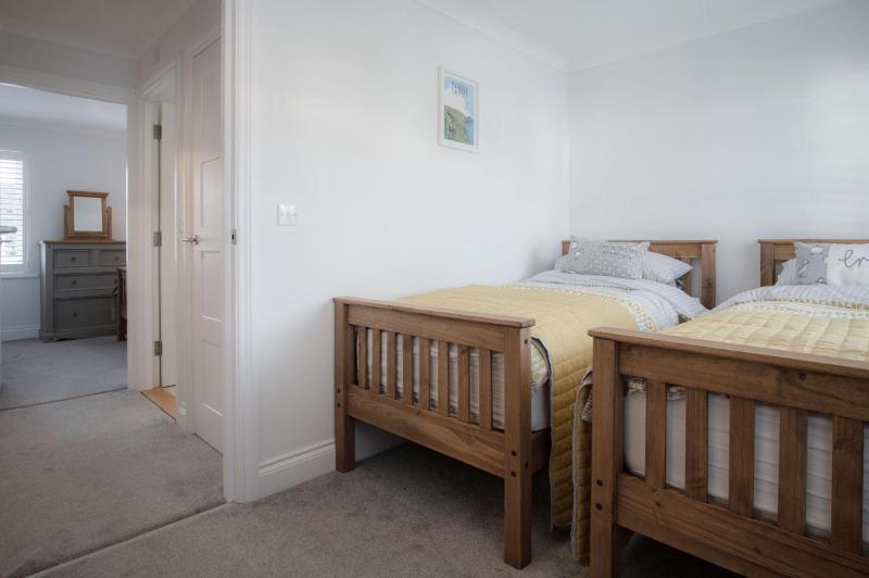 Ty Melyn - 2 Bedroom Cottage - Tenby - image 11