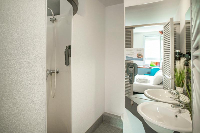 Double Room image 3