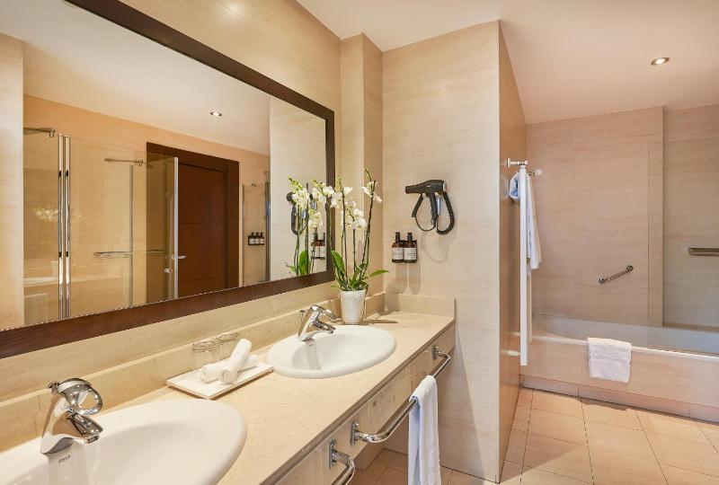 Premium Double or Twin Room image 2