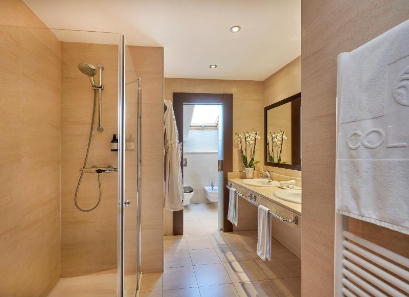 Premium Double or Twin Room image 3