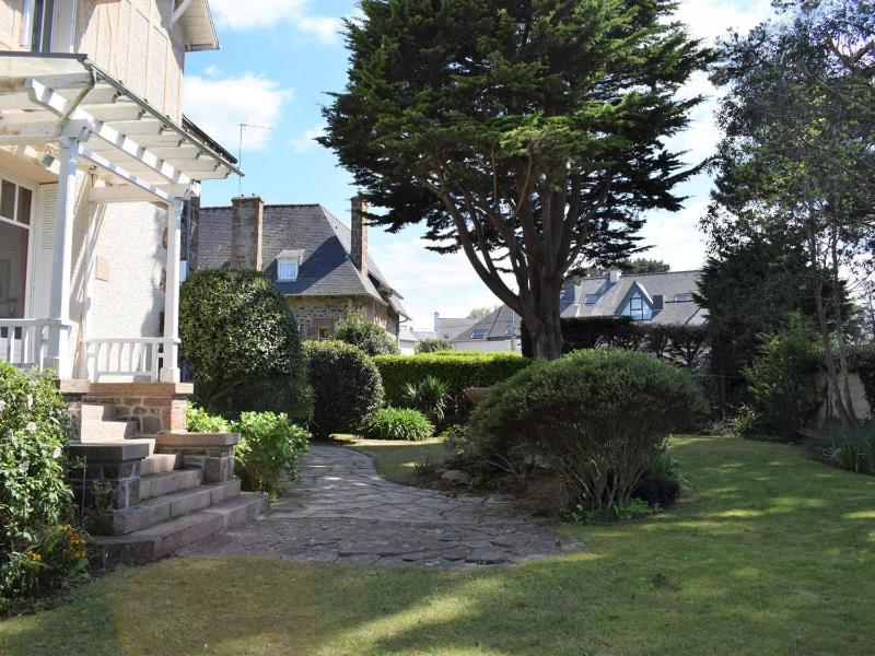 Holiday Home (13 Adults) image 3