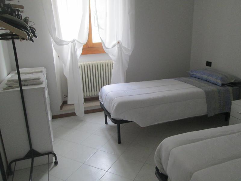 Two-Bedroom Apartment First Floor With Balcony image 4