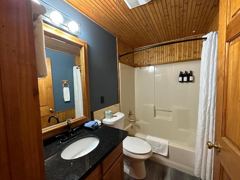 Lodge Suite Upstairs w/ Balcony image 4