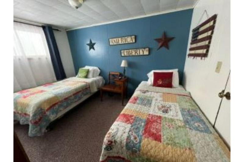 Quadruple Room with Private Bathroom image 4