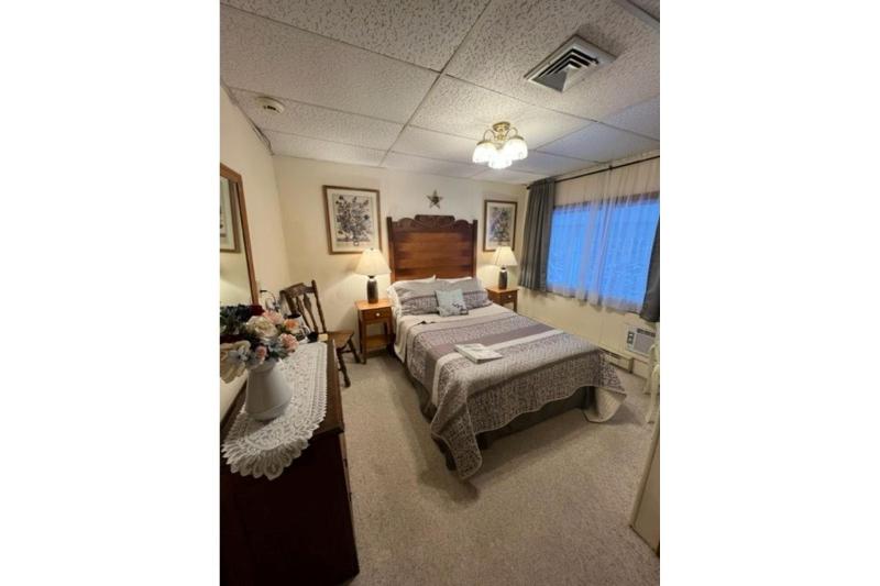 Small Double Room image 3