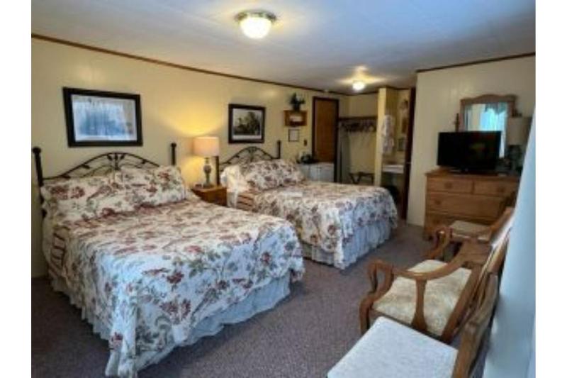 Quadruple Room with Bath image 4