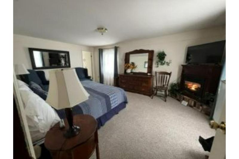 King Room image 4