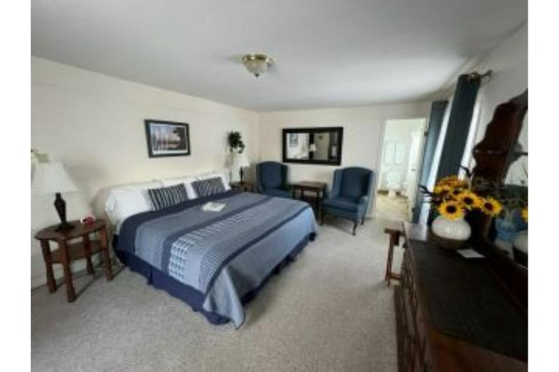 King Room image 3