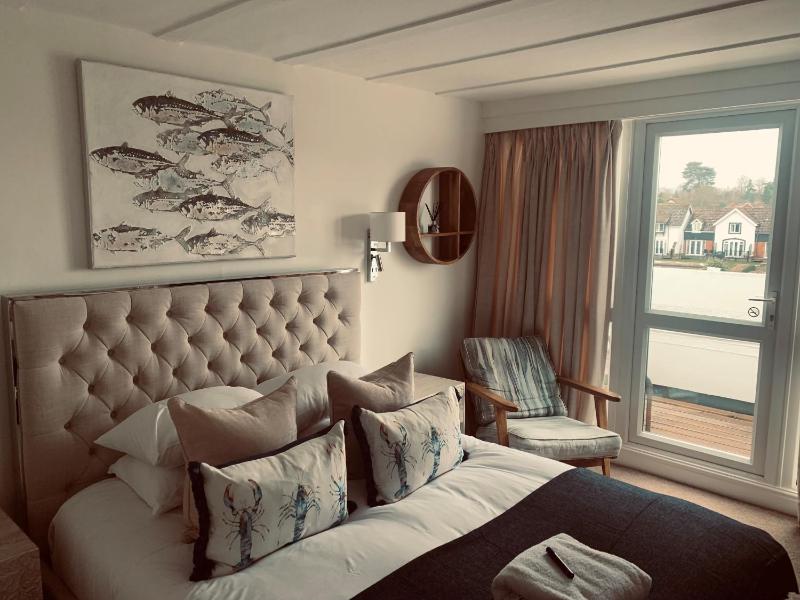 Deluxe Double Room with Balcony and River View image 1
