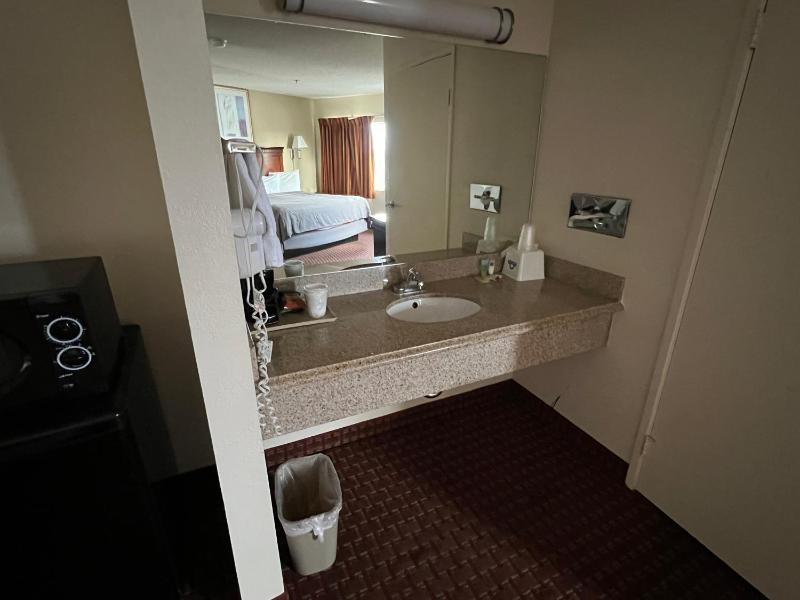 One-Room King - Non Smoking image 3