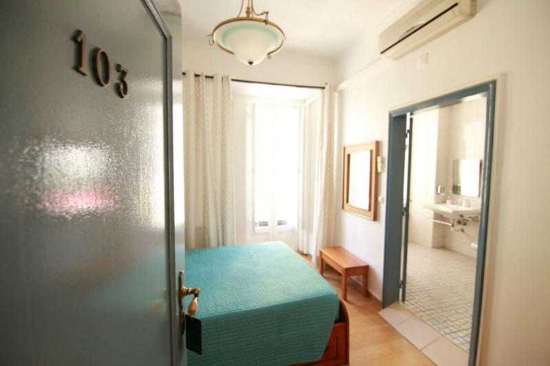 Standard Double or Twin Room image 3