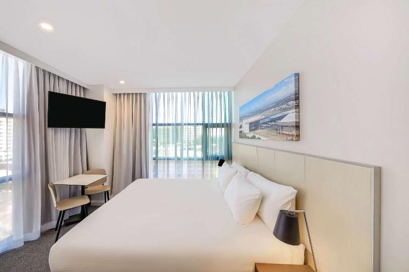 King Room image 4