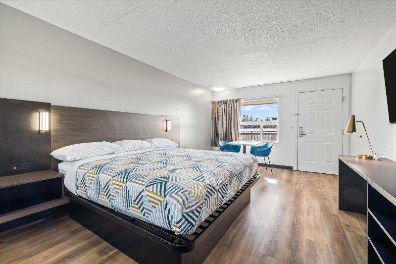 King Room - Non-Smoking image 2