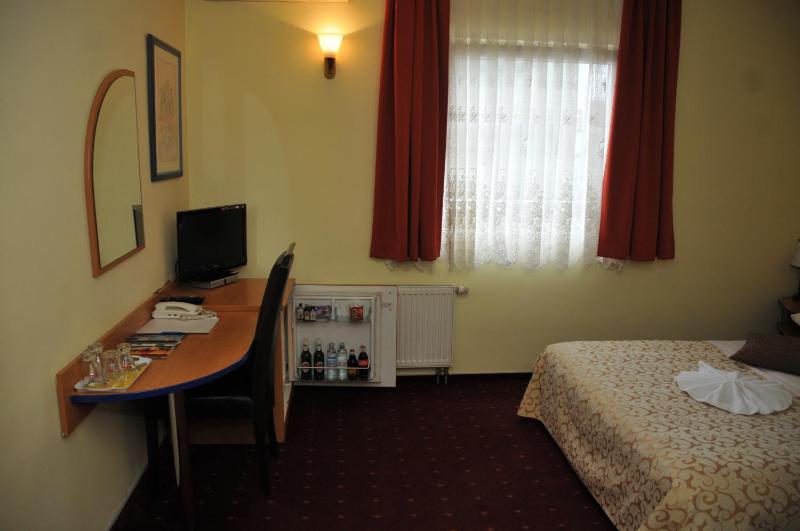 Triple Room image 2